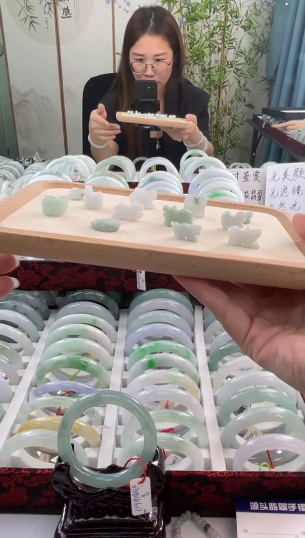 【闪购商品】翡翠吊坠(不含链)未镶嵌多样性发货1发一件