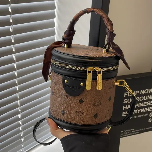 高级感小包包女式2025新款时尚流行百搭斜挎包洋气超火手提水桶包