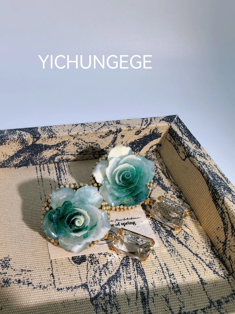 YI CHUN GE GE 铜合金耳饰 设计师原创法式重工复古轻奢气质耳饰