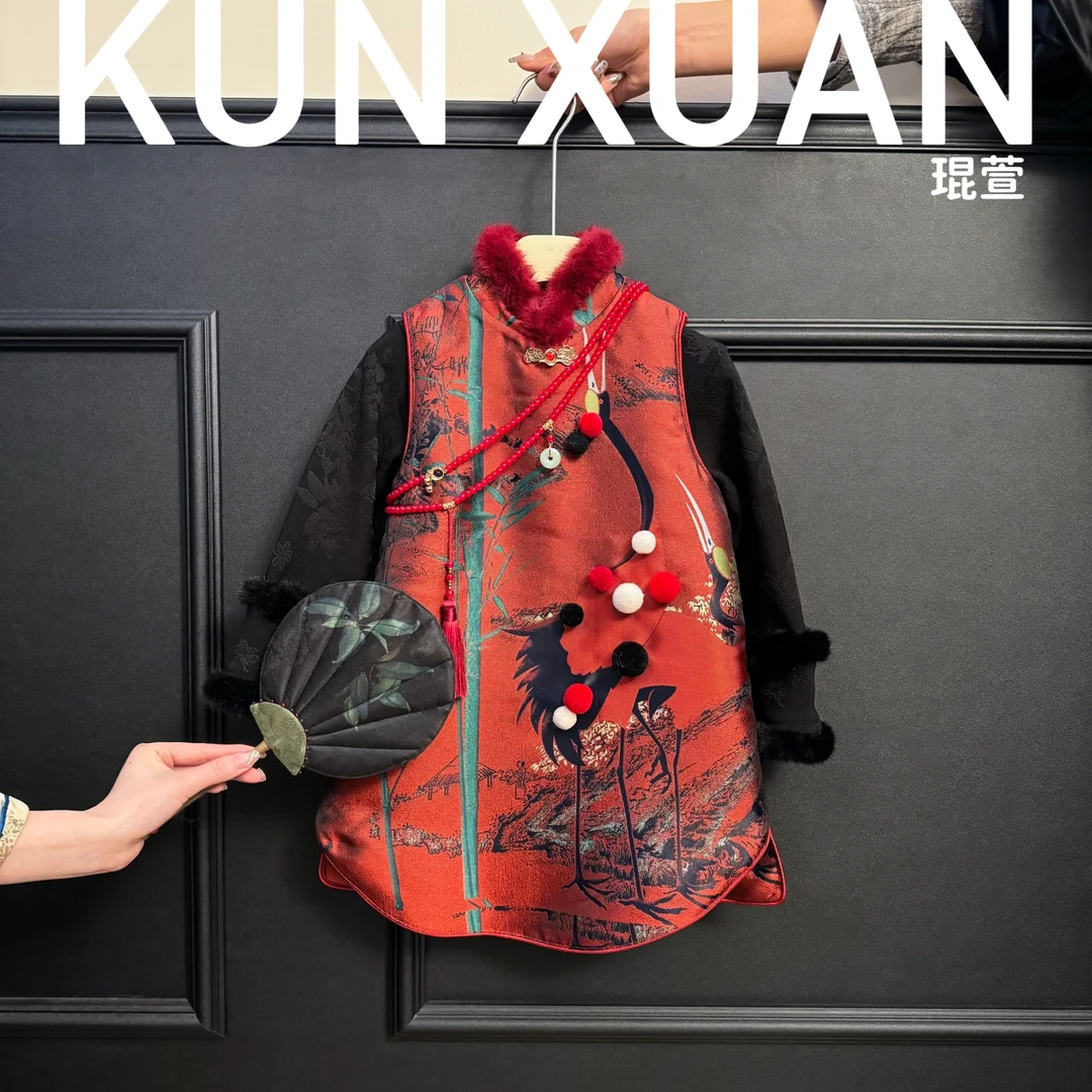 【琨萱】“红晕夜歌”女童年装系列织锦缎马甲加绒打底衫套装AU56T105