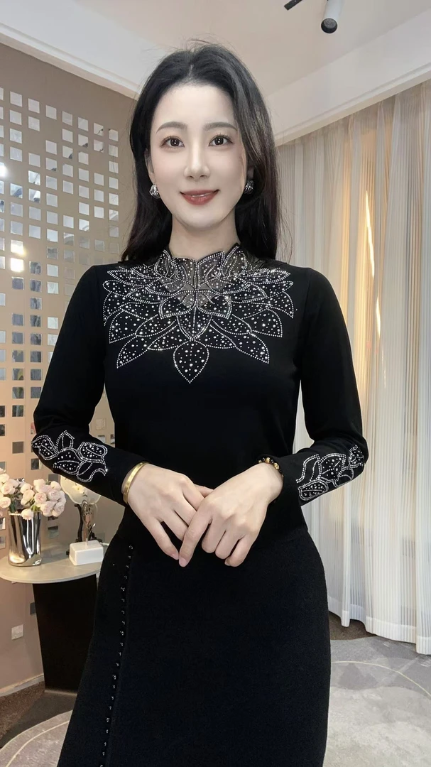 冬季新款半高花边领镂空花朵烫钻显瘦百搭气质减龄长袖打底衫