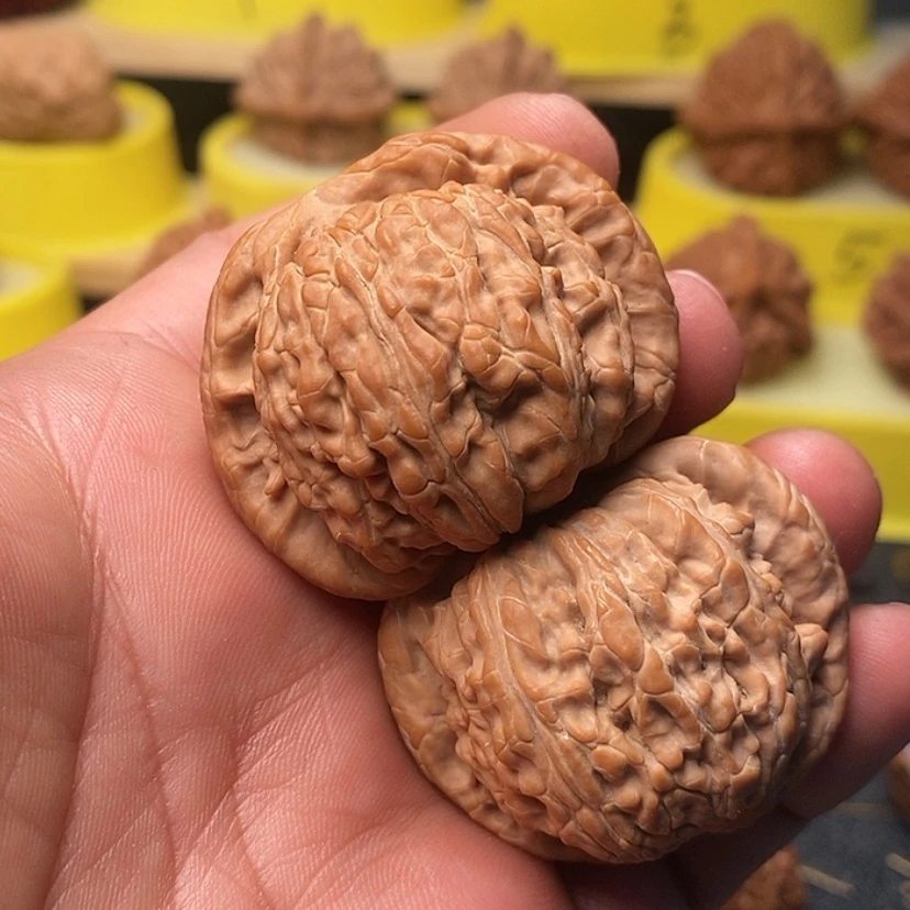 【闪购商品】文玩核桃吊坠秋***神
