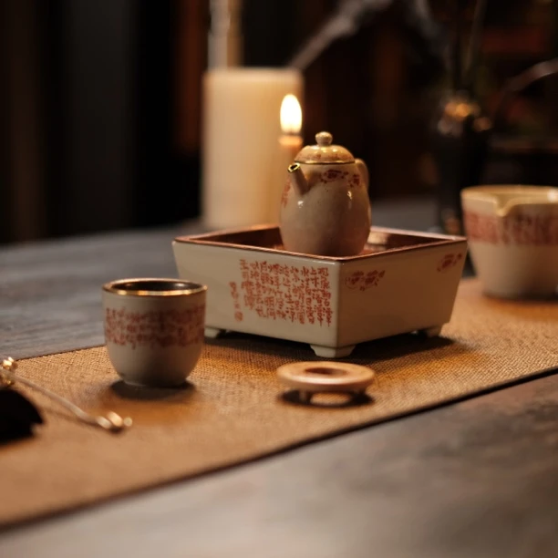 凡巢一凡-一凡亲书纯手工矾红鱼满诗文铜盖储水壶承茶盘