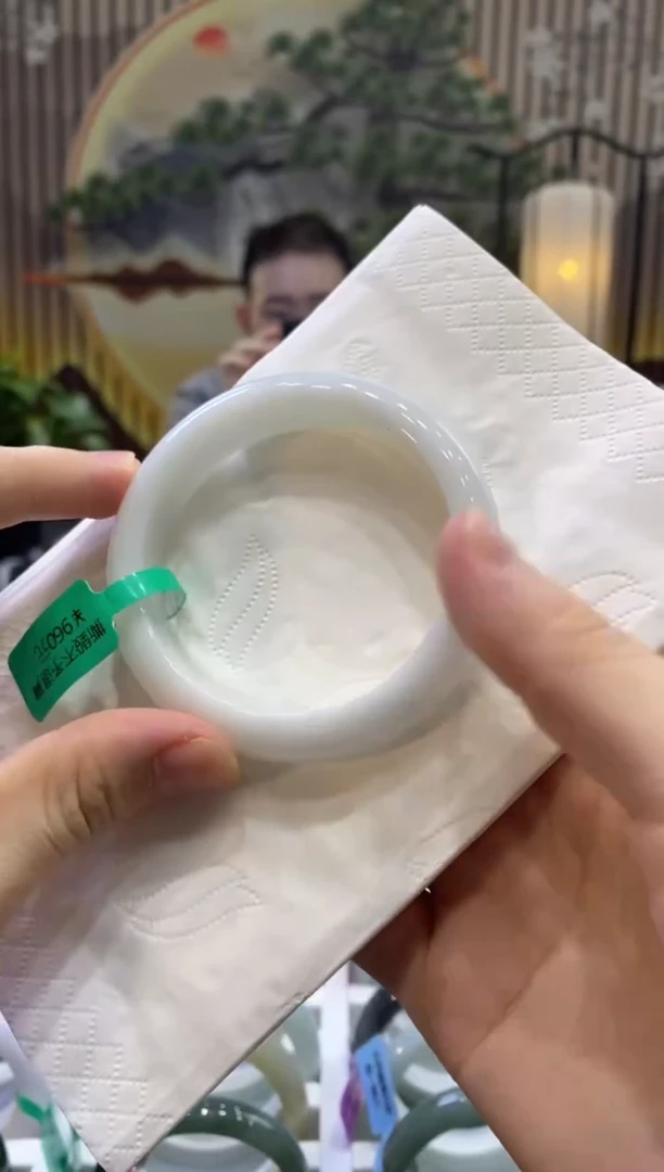 【闪购商品】翡翠手镯未镶嵌多人0004225
