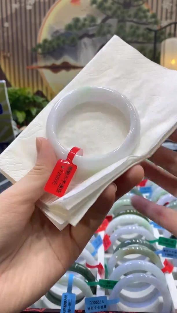 【闪购商品】翡翠手镯未镶嵌多人0002548