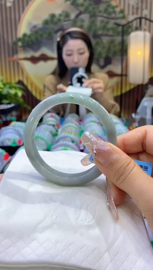 【闪购商品】翡翠手镯未镶嵌99905650