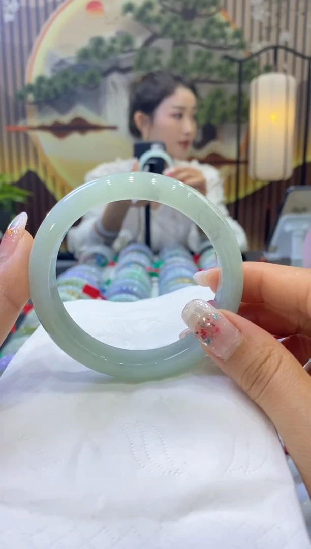 【闪购商品】翡翠手镯未镶嵌99906335