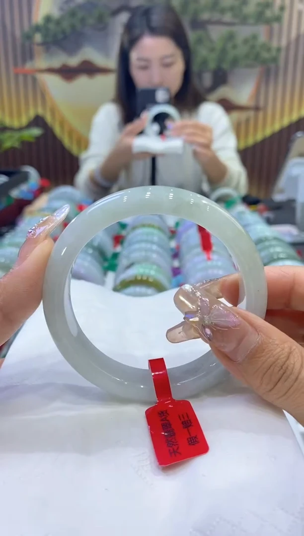 【闪购商品】翡翠手镯未镶嵌99925360