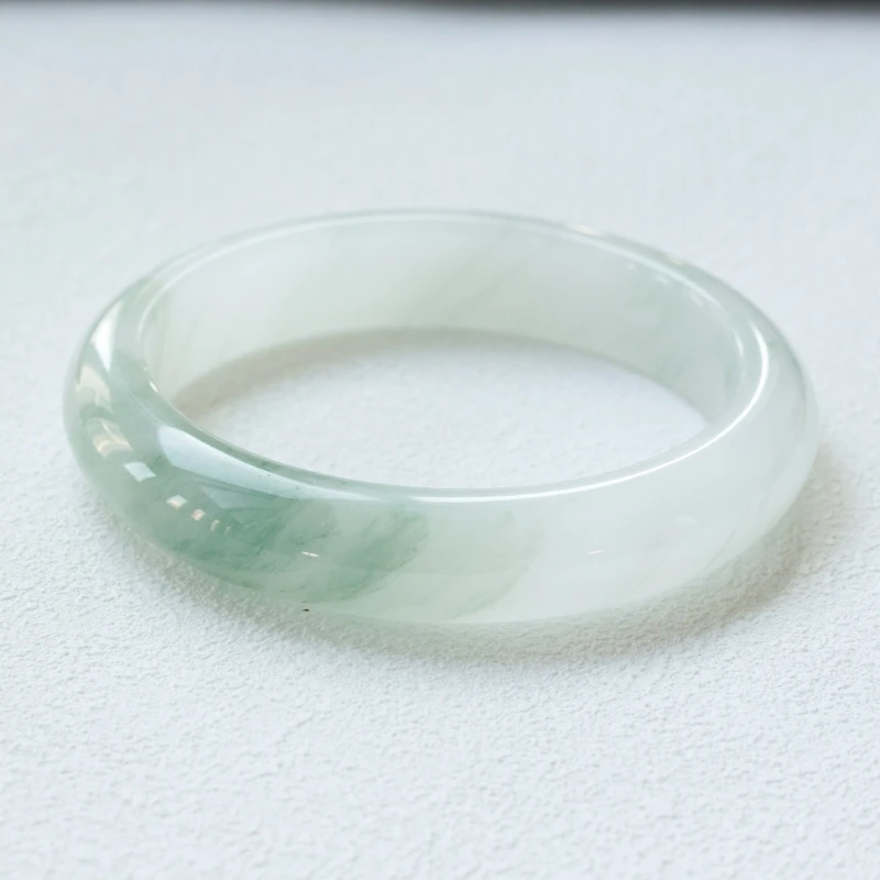 天山翠冰绿女款天然雪翠扁条飘花保真玉石圆条天山翠手镯