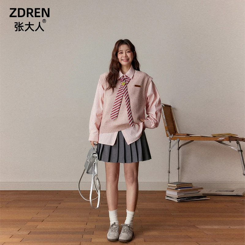 张大人【泡芙学妹】大码女装微胖减龄学院风针织背心宽松洋气套装