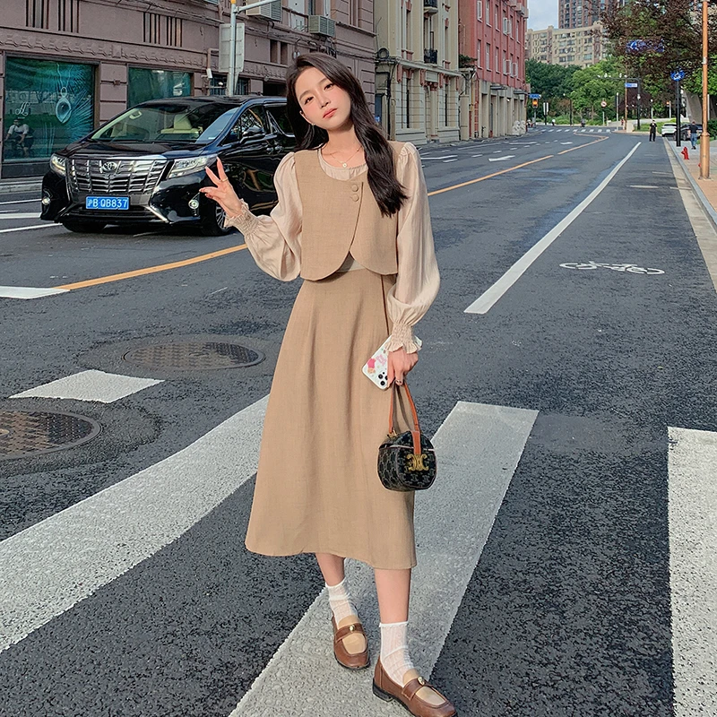 假两件拼接长袖连衣裙女2024秋季新款设计感小众修身显瘦茶歇长裙