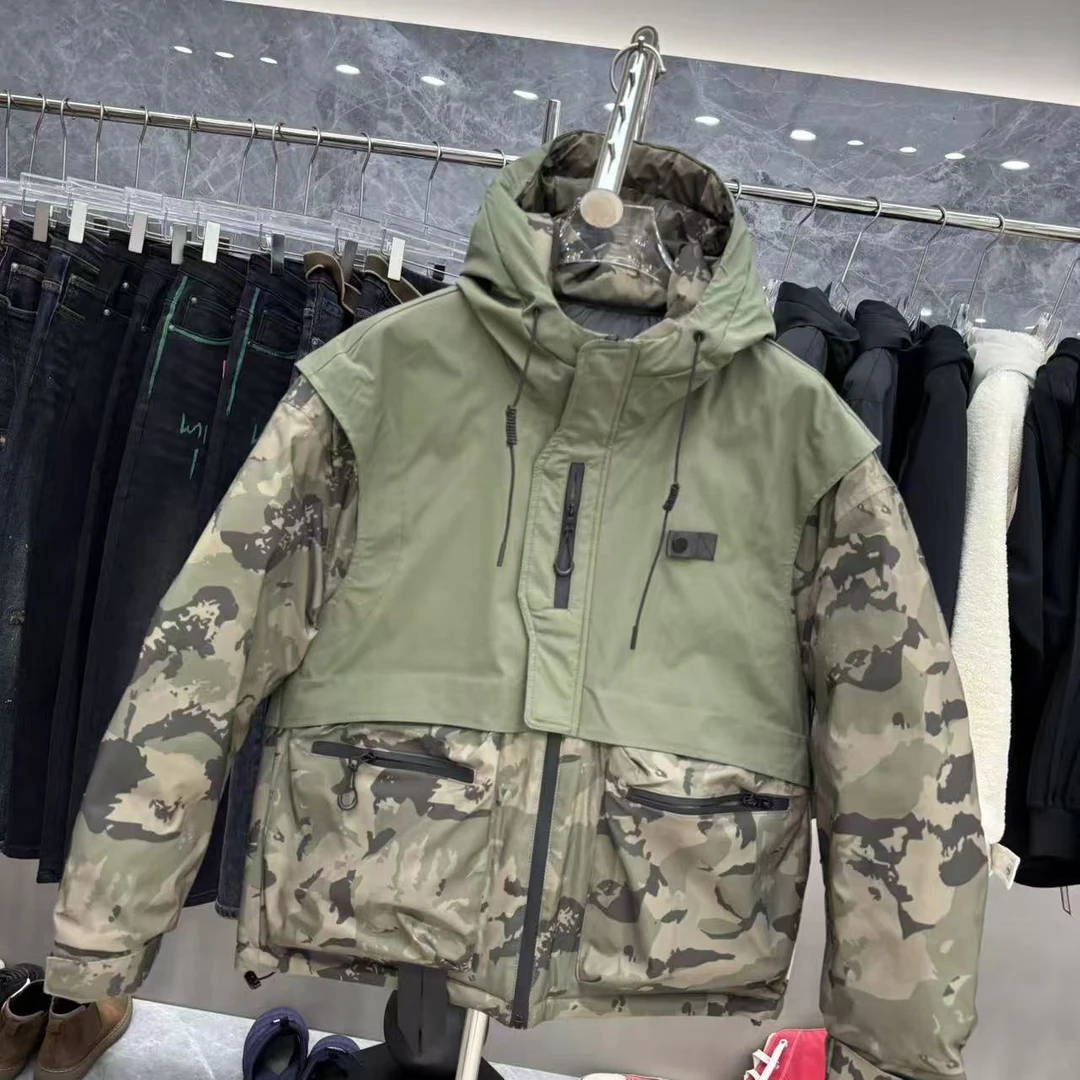 小侯+2666冬季新款休闲百搭连帽军绿迷彩时尚潮流长款简约羽绒服