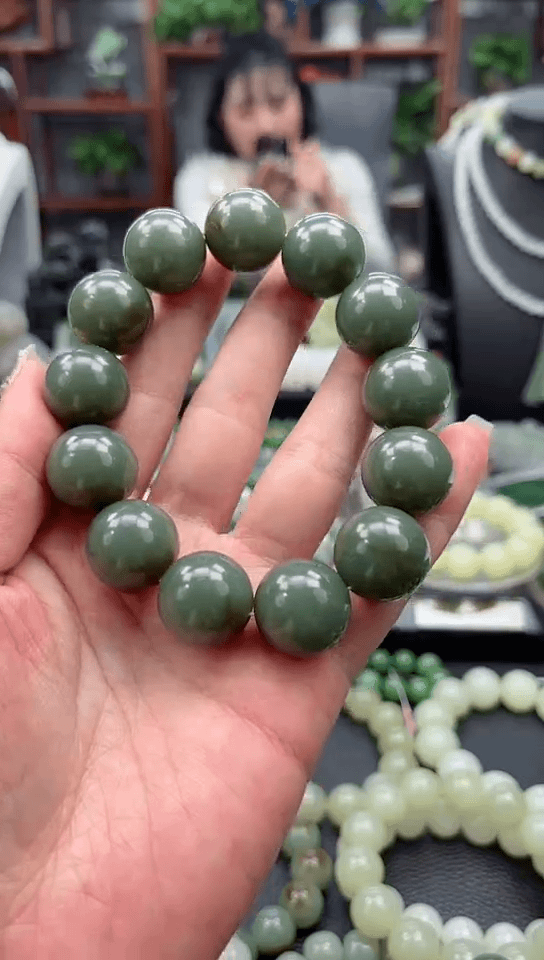 【闪购商品】和田玉手链未镶嵌新疆且末飘糖手串卡18