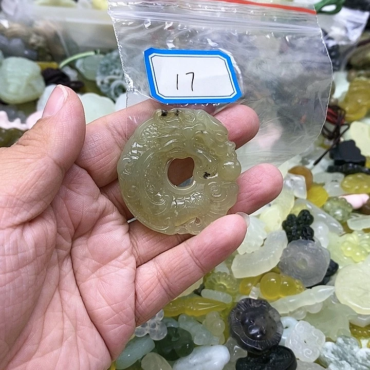 绿泥石云母质玉（岫岩玉）颈饰未镶嵌17