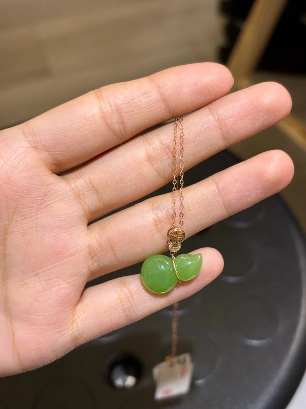 91724 和田玉碧玉18k金镶嵌葫芦吊坠 多样性发其一