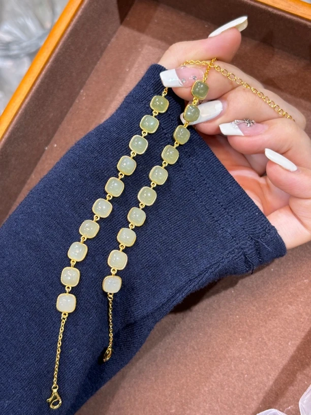 4052 和田玉s925银镶嵌渐变方糖手链 多样性发其一