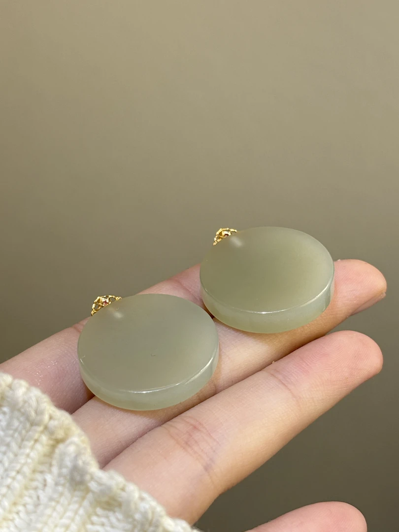 9165 18k金镶嵌和田玉吊坠 多样性发其一 规格约：25·4