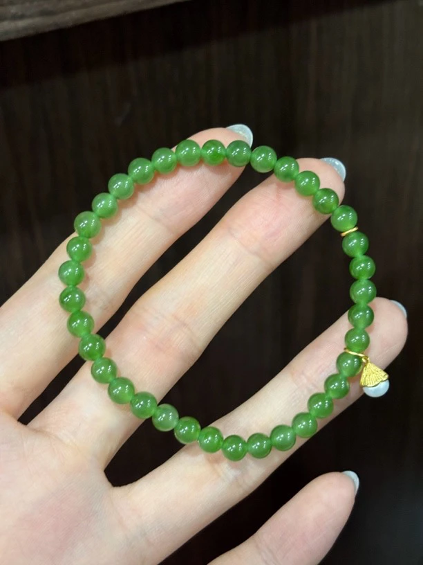 0288和田玉碧玉圆珠约5mm手串多样性发其一