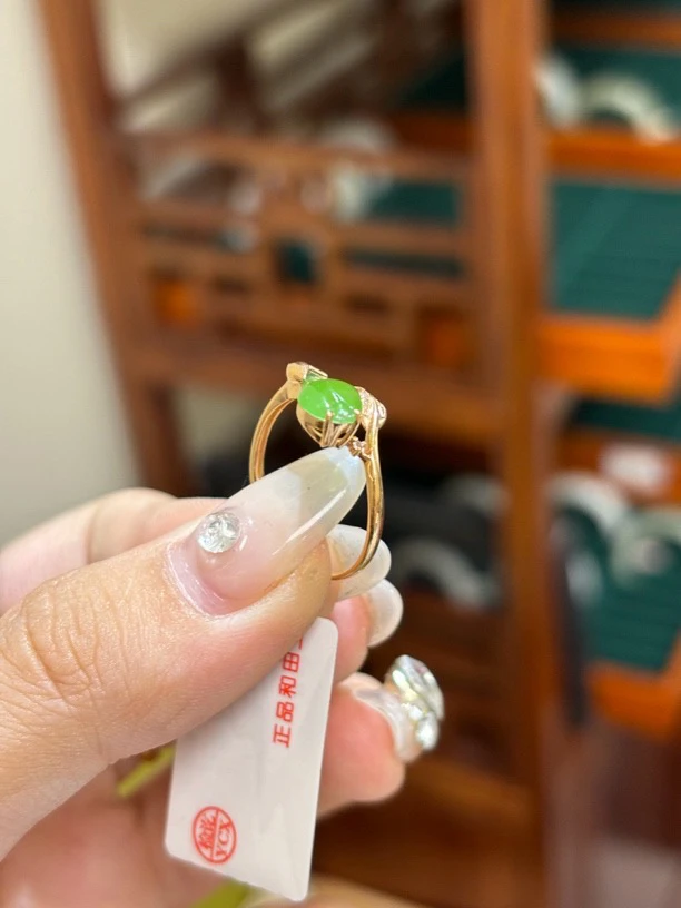 9111 18k金镶嵌和田玉碧玉戒指