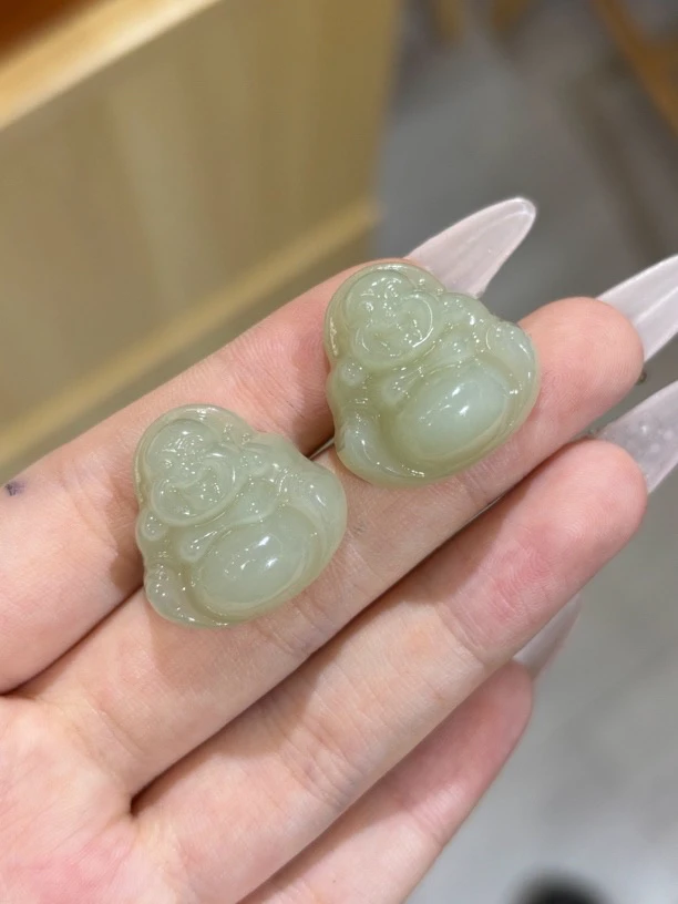 2228 和田玉青海料佛公 多样性发其一 规格约：22x21x9