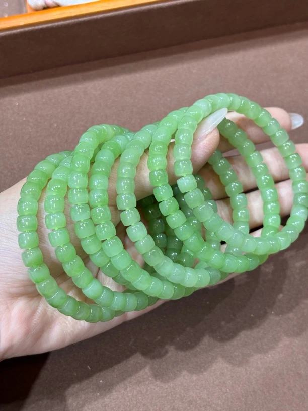 0155 和田玉碧玉苹果绿直切手串 规格：7*5.2多样性发其一