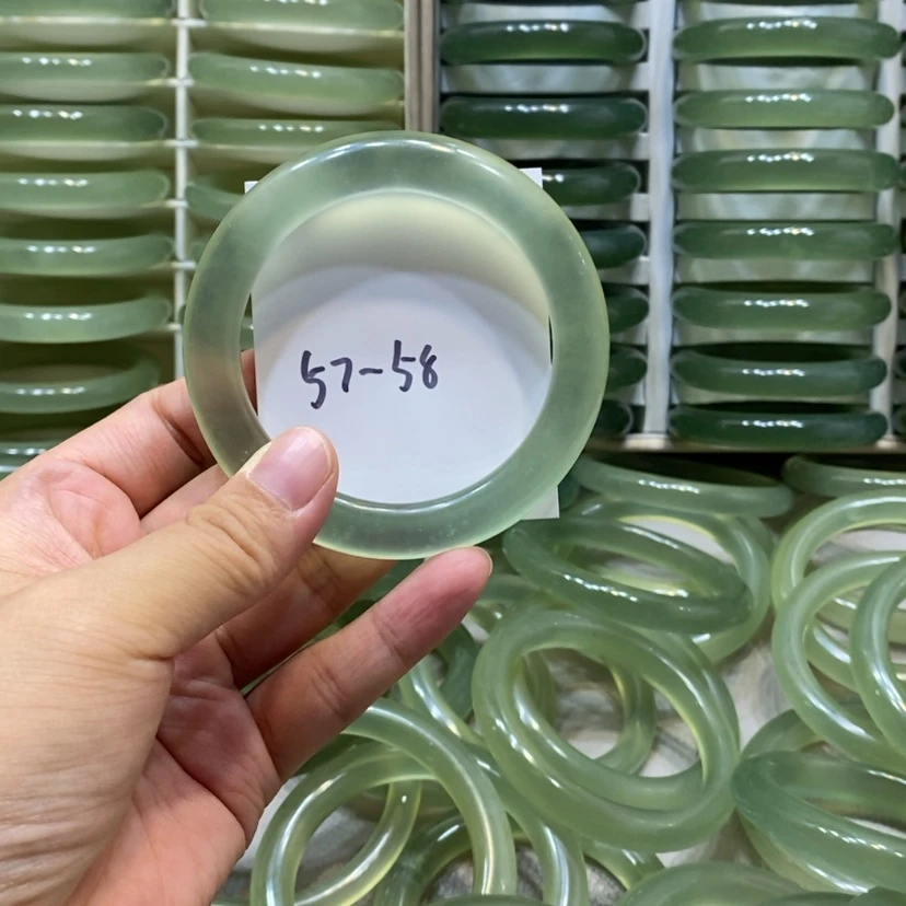 【闪购商品】蛇纹石玉手镯未镶嵌F5