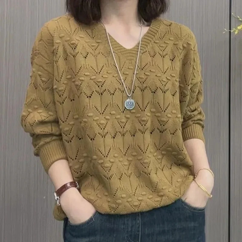 【大码女装】时尚洋气v领镂空显瘦气质上衣针织衫百搭长袖春秋女潮
