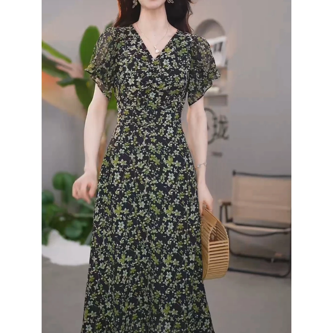 气质漂亮印花连衣裙女2024新款夏季显瘦v领短袖减龄收腰显白a字裙