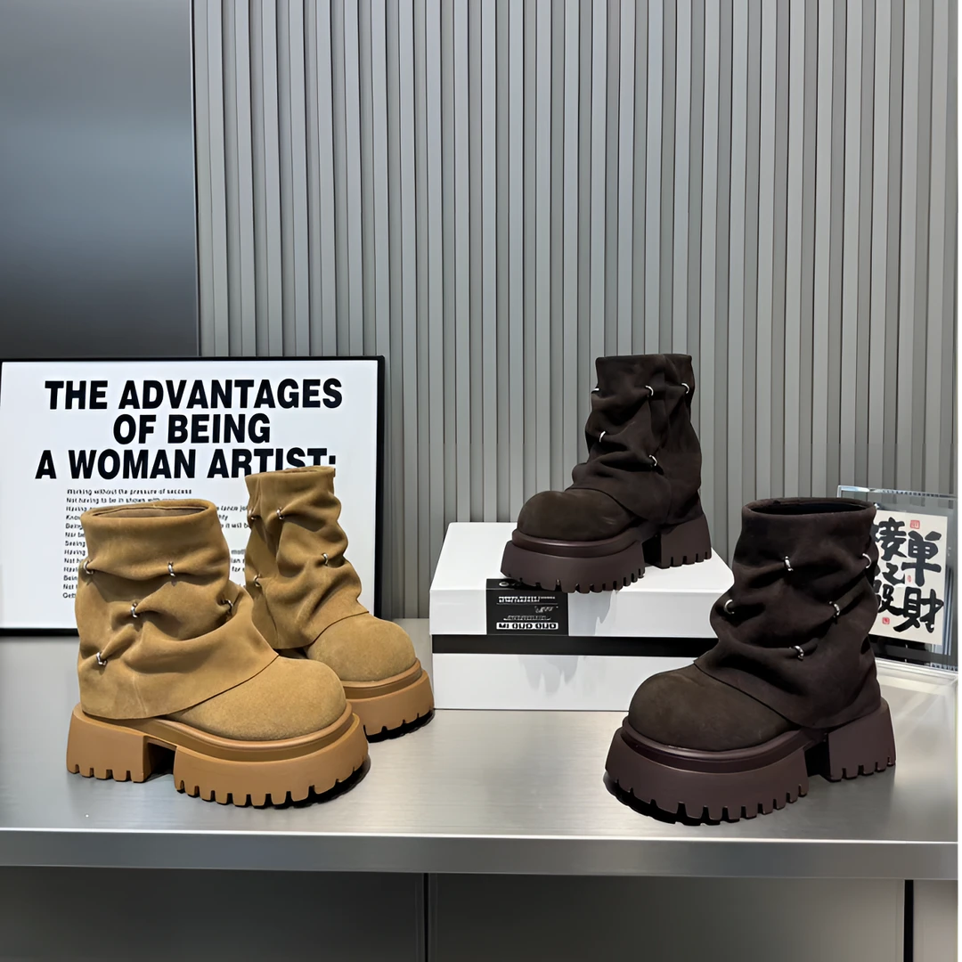 秋季新款时尚厚底百搭韩版圆头靴子
