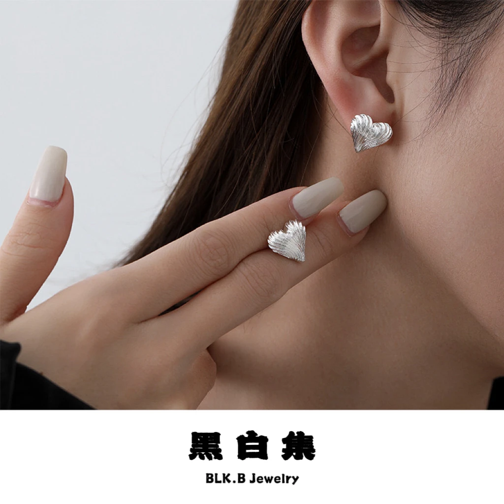 铜合金耳饰 925银针爱心贝壳纹理褶皱感通勤设计感精致耳钉 1004