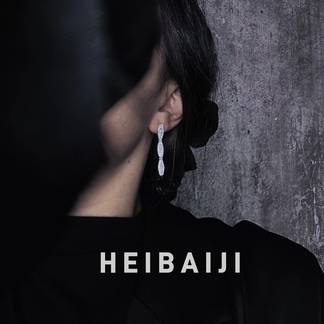 925银耳饰 法式轻奢喷砂超闪气质s925纯银高级感百搭小众设计耳钉