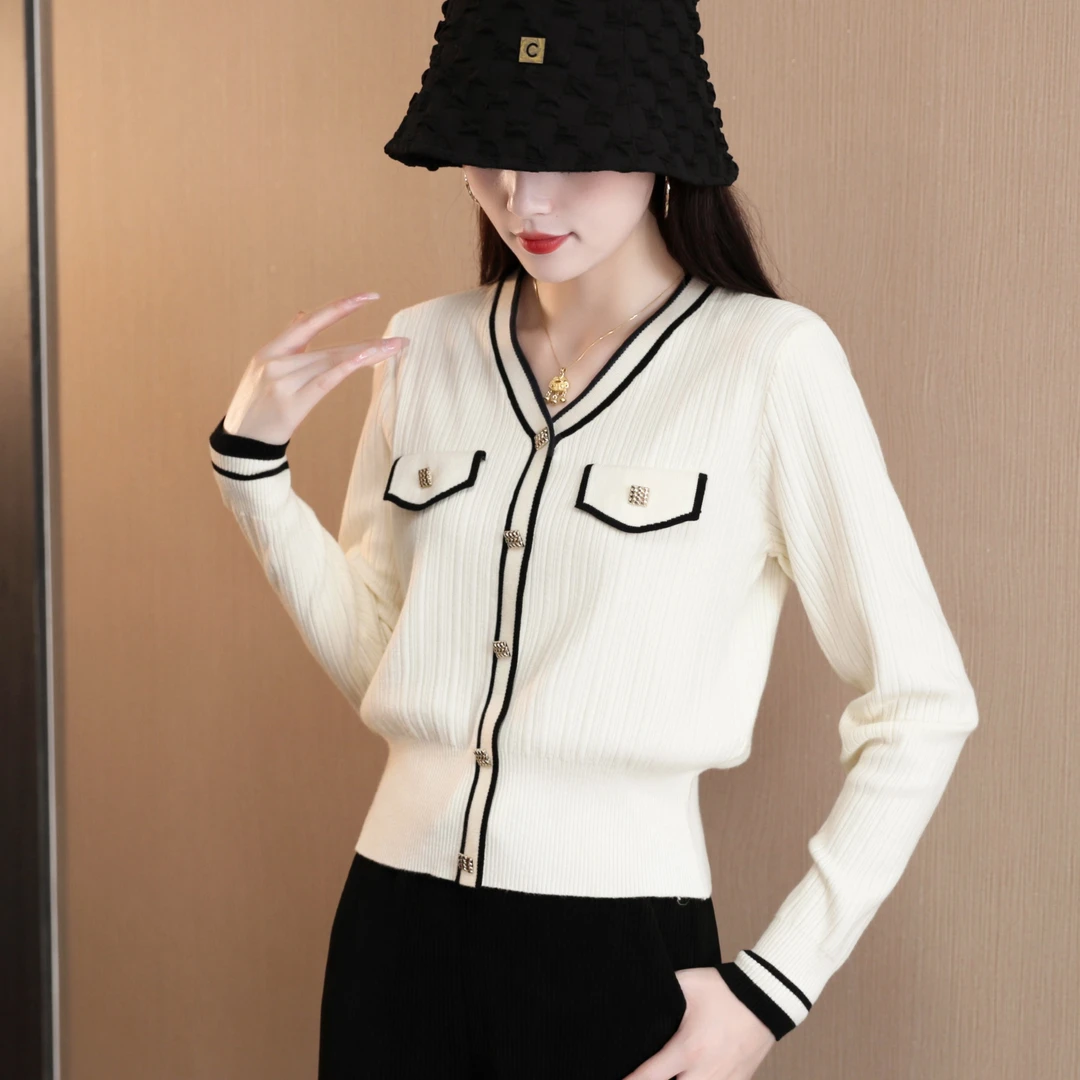 【吉宇君莱】小香风短款上衣长袖针织衫V领气质小众显瘦毛衣5627