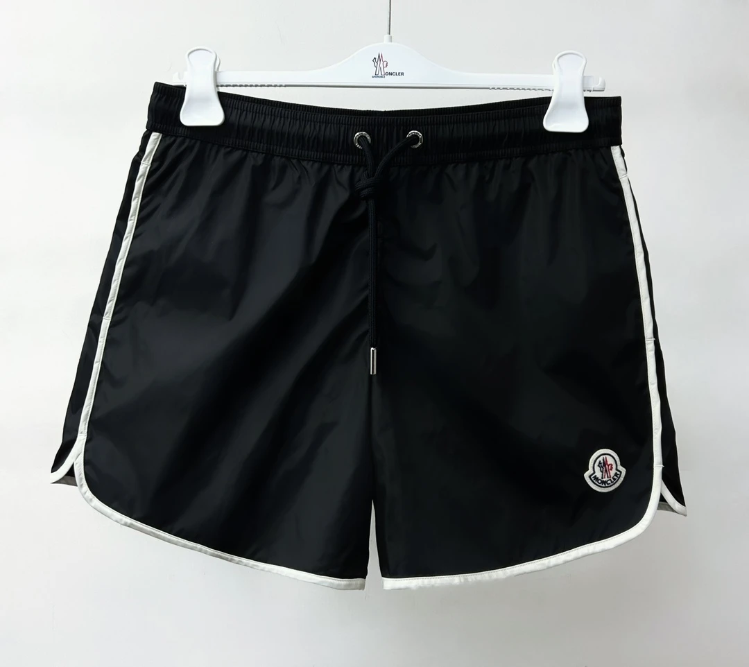 全新未使用 MONCLER M0 24春夏边沿白条休闲短裤 泳裤 2C00008
