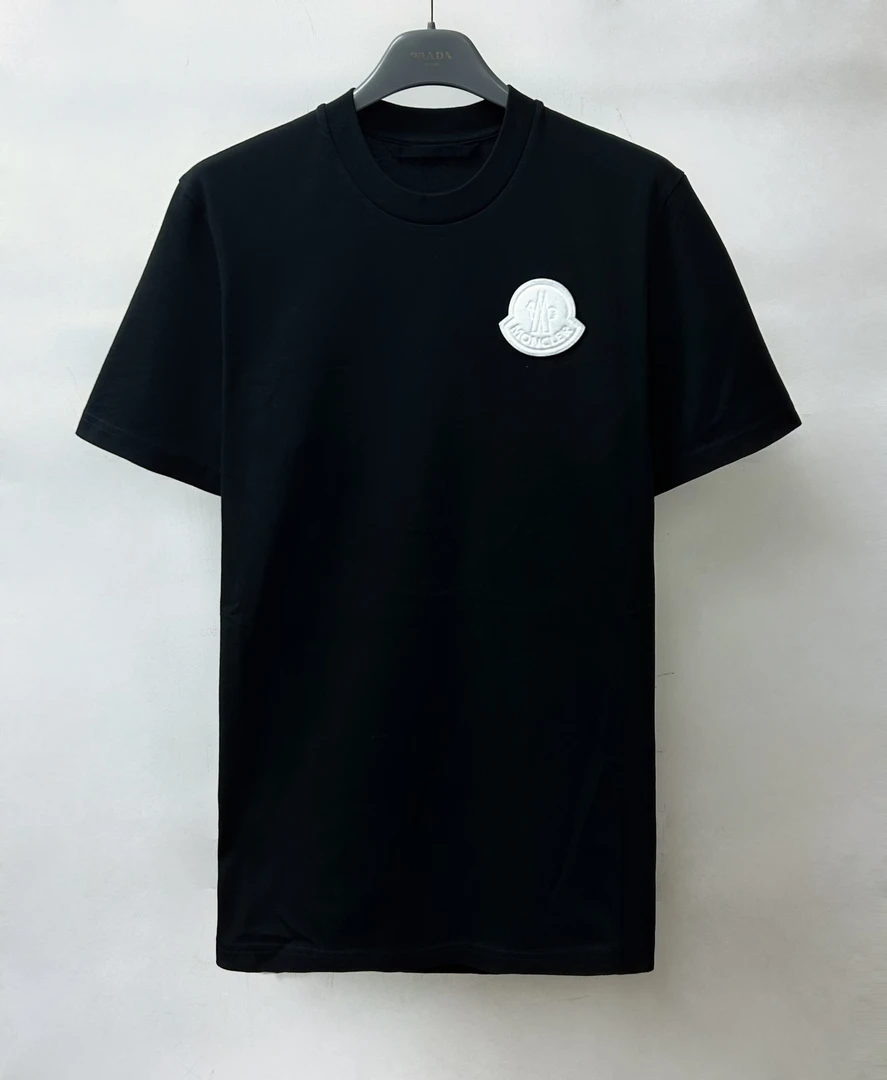 全新未使用 MONCLER M 24春夏左胸口白色大标毛毡LOGO短袖8C00045