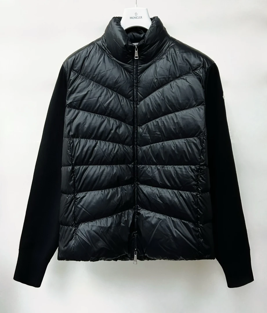 全新未使用 MONCLER 新款袖口小白标黑色经典休闲运动服9B00024
