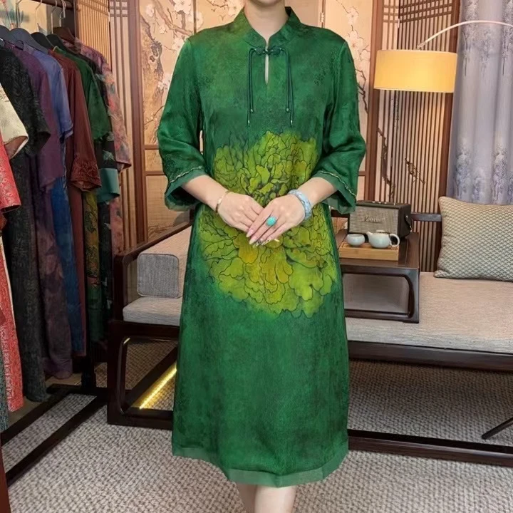 繁花-2024年时尚中长款绿色气质提花连衣裙
