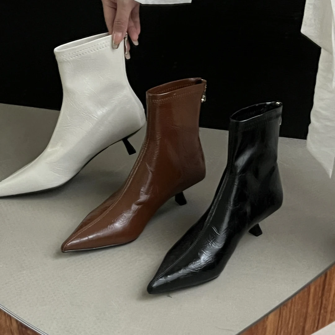 2024新品尖头细跟短靴瘦瘦靴中跟猫跟软皮好穿白色气质短筒后拉链