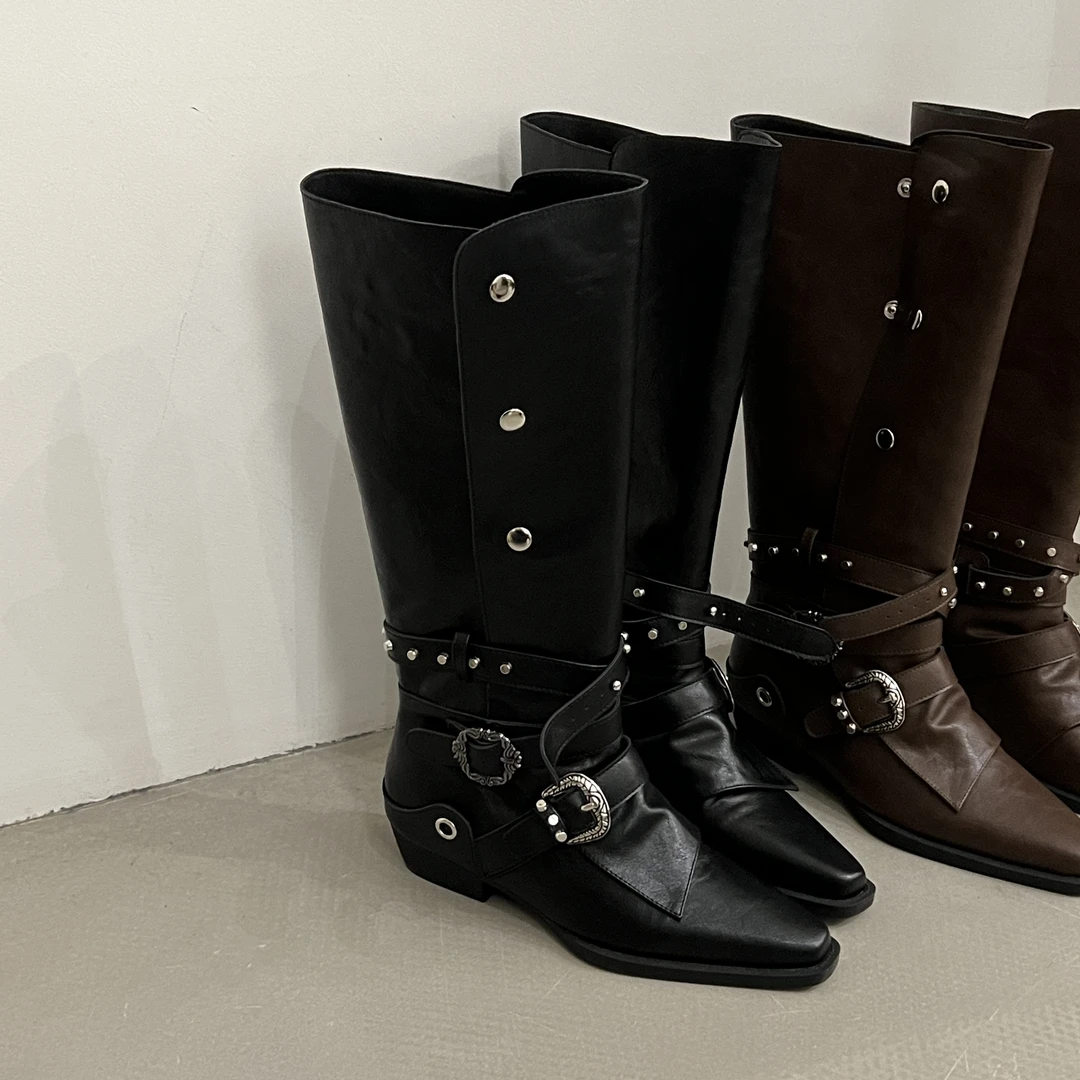 2024新款牛仔靴复古长筒骑士靴欧美铆钉扣带粗跟尖头中高筒显瘦