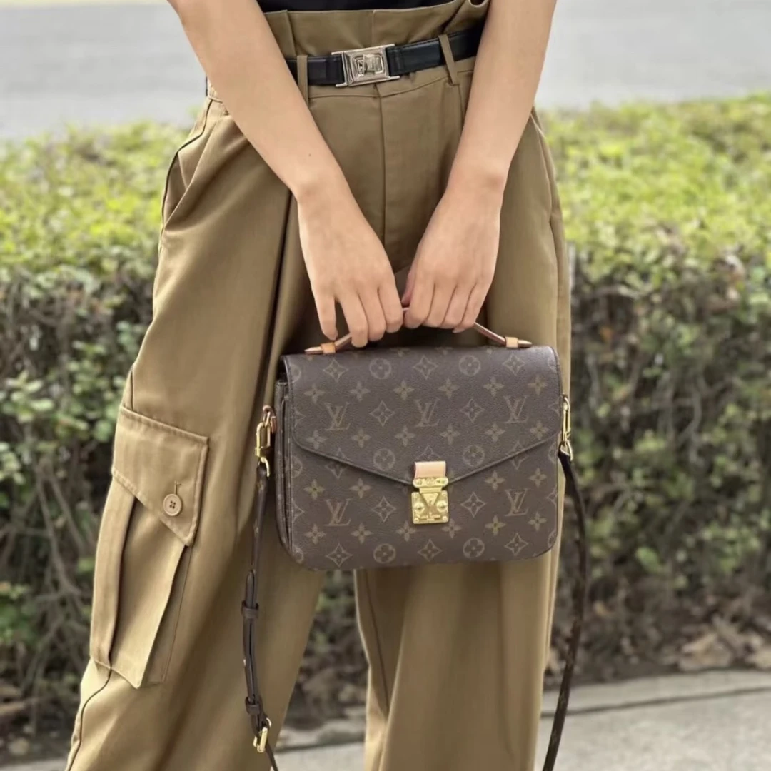 95新 LouisVuitton/路易威登 LV老花邮差 972135