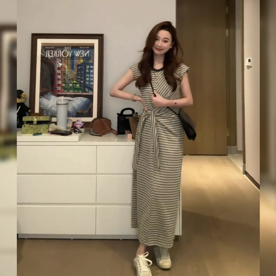 小飞袖无袖连衣裙2024新款女夏季高端精致不规则小众设计收腰长裙