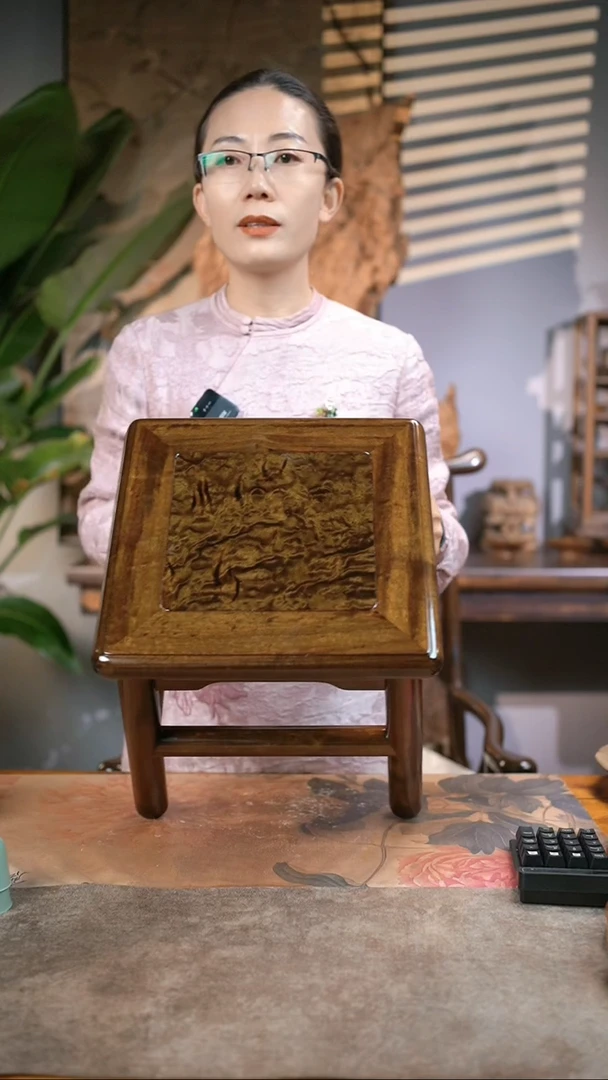 【闪购商品】金丝楠阴沉木龙胆纹富贵凳