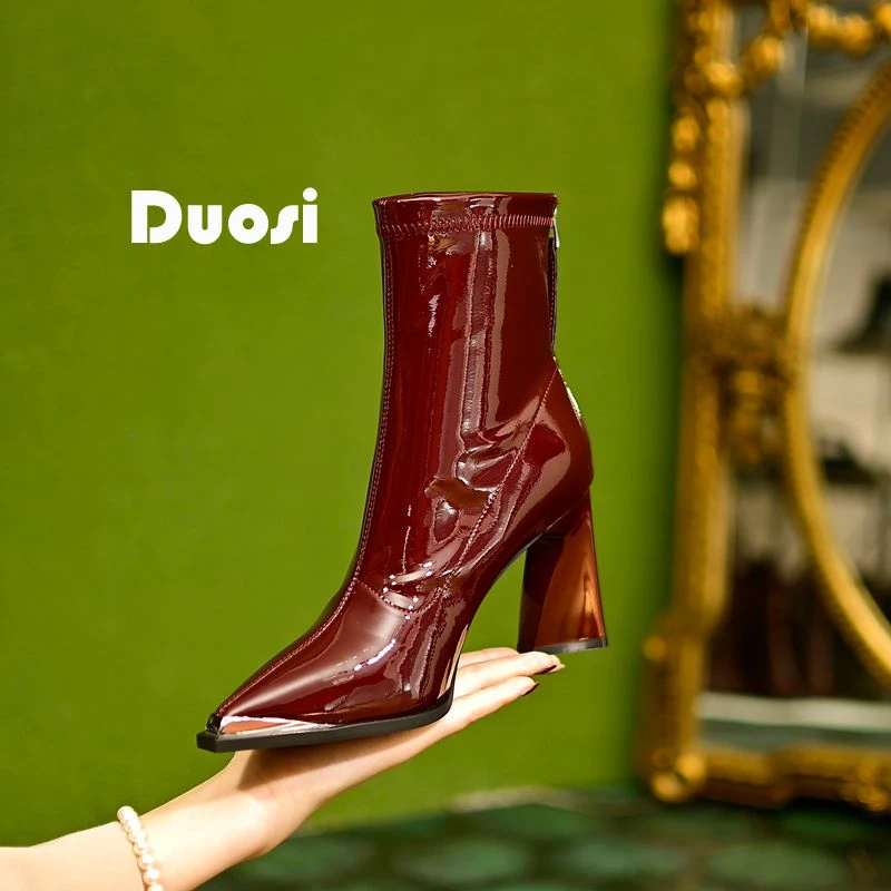 【DUOSI】7cm尖头高跟时装靴女时尚粗跟短靴瘦瘦靴网红XD85168