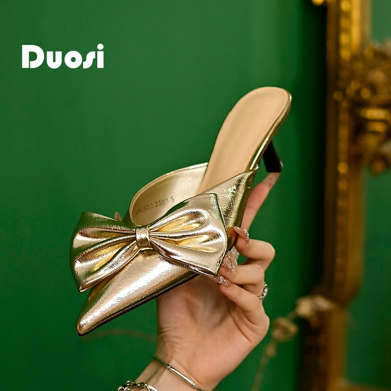【DUOSI】4cm蝴蝶结金色穆勒鞋女夏外穿时尚包头拖鞋小高跟鞋JY6533