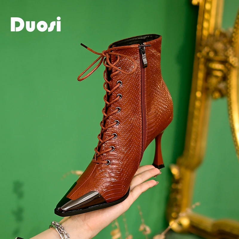 【DUOSI-1】8cm新款马丁瘦瘦靴女秋冬金属尖头高跟小短靴M85-122-E