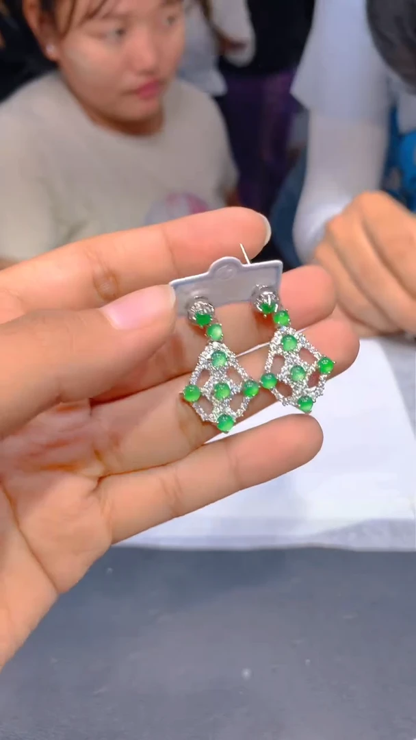 【闪购商品】定制翡翠未镶嵌80定制翡翠-多样性发货（发其一）