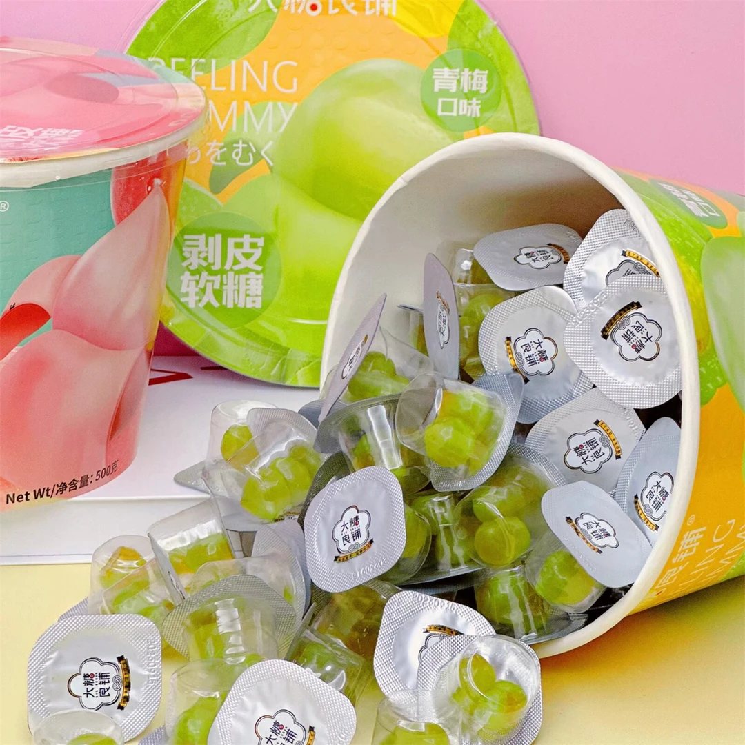 年货超大桶独立包装芒果葡萄白桃老式剥皮软糖网红儿童夹心糖果
