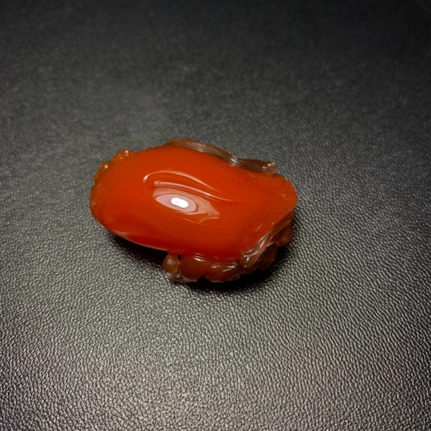 保山天然原矿南红黑红料精雕工艺莲花和鱼吊坠