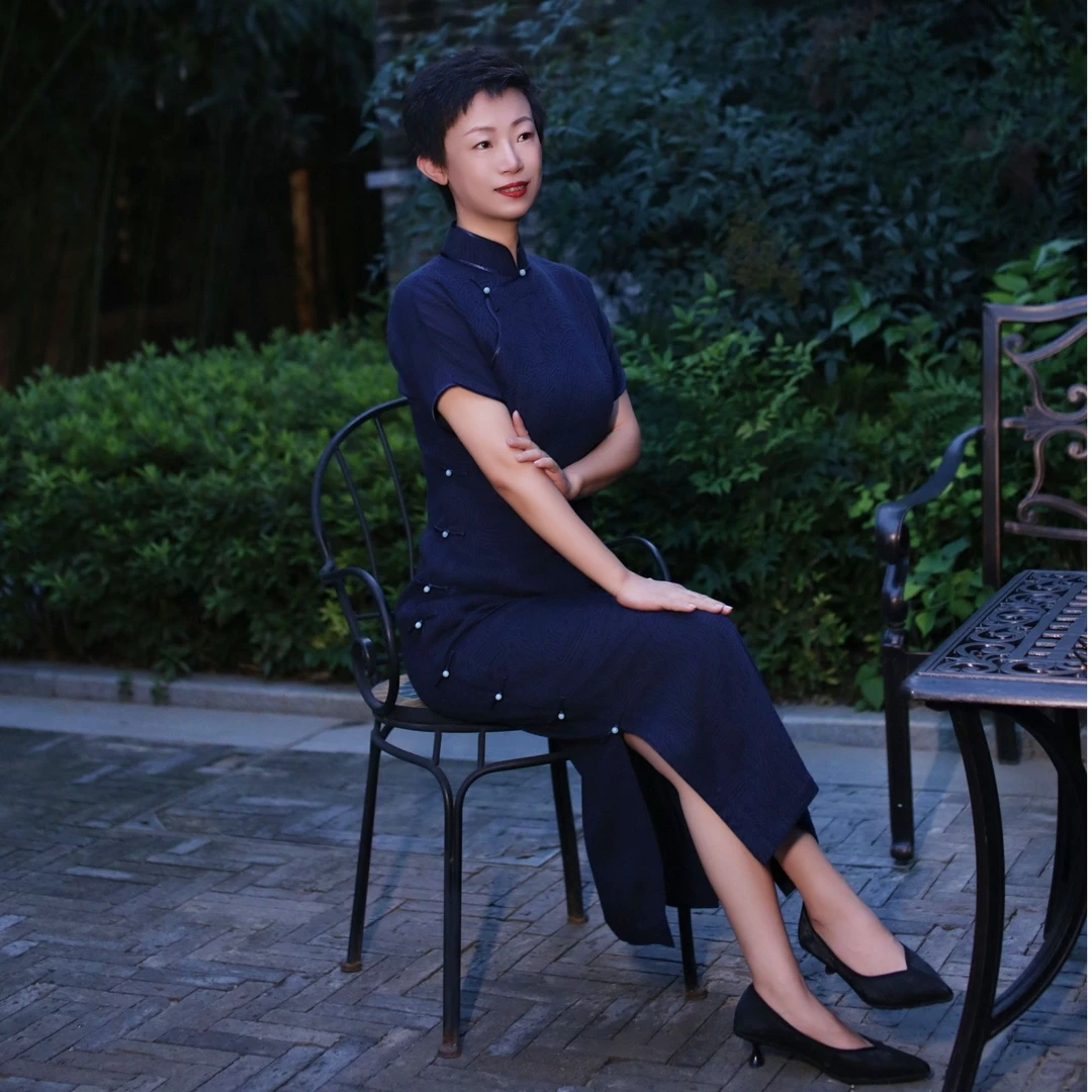 灵犀坊京派旗袍蓝色暗纹大开襟传统手工低开叉旗袍