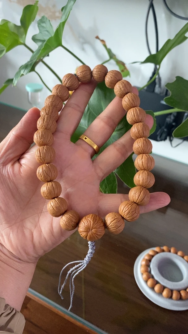 磨玉文玩出品 老树猴头矮桩小猴头。平头平尾小手持15+