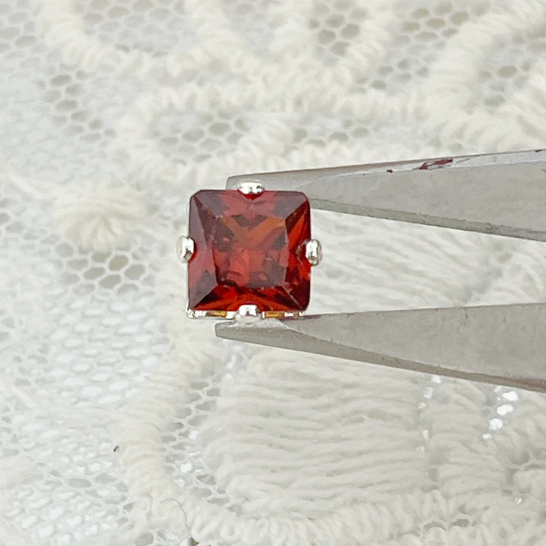 左夕M4497【50颗银底枫叶红升级卡6方形爪钻】铜镀银高保色DIY配件